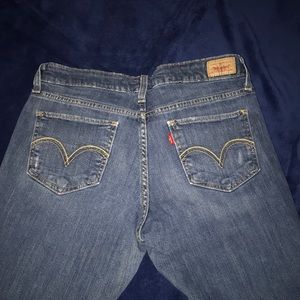 Levi jeans! Slight distress near the knees